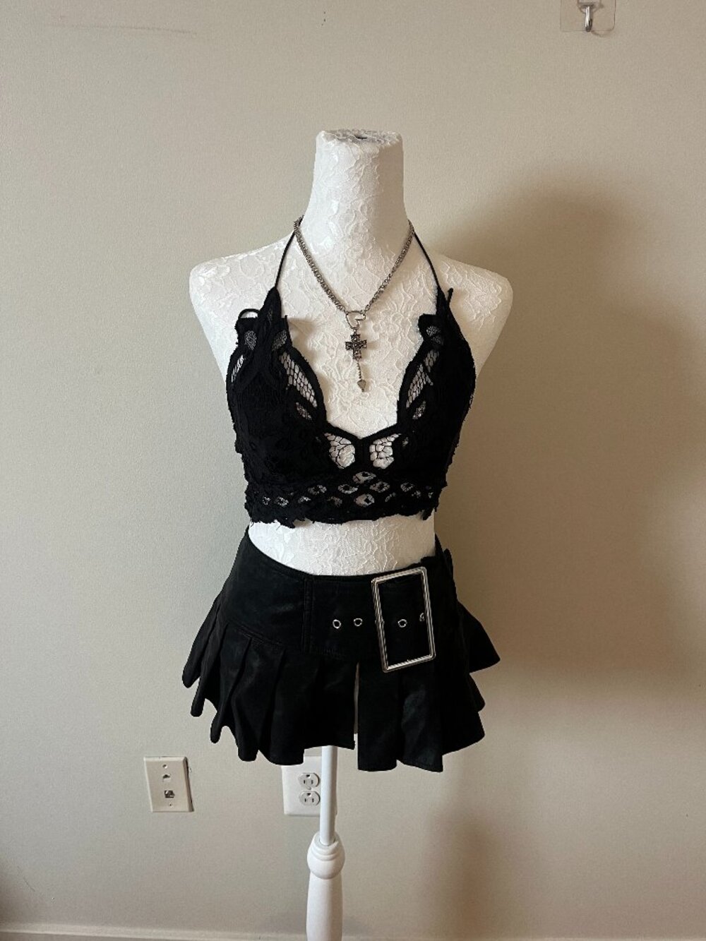Black faux leather micro mini skirt 🖤